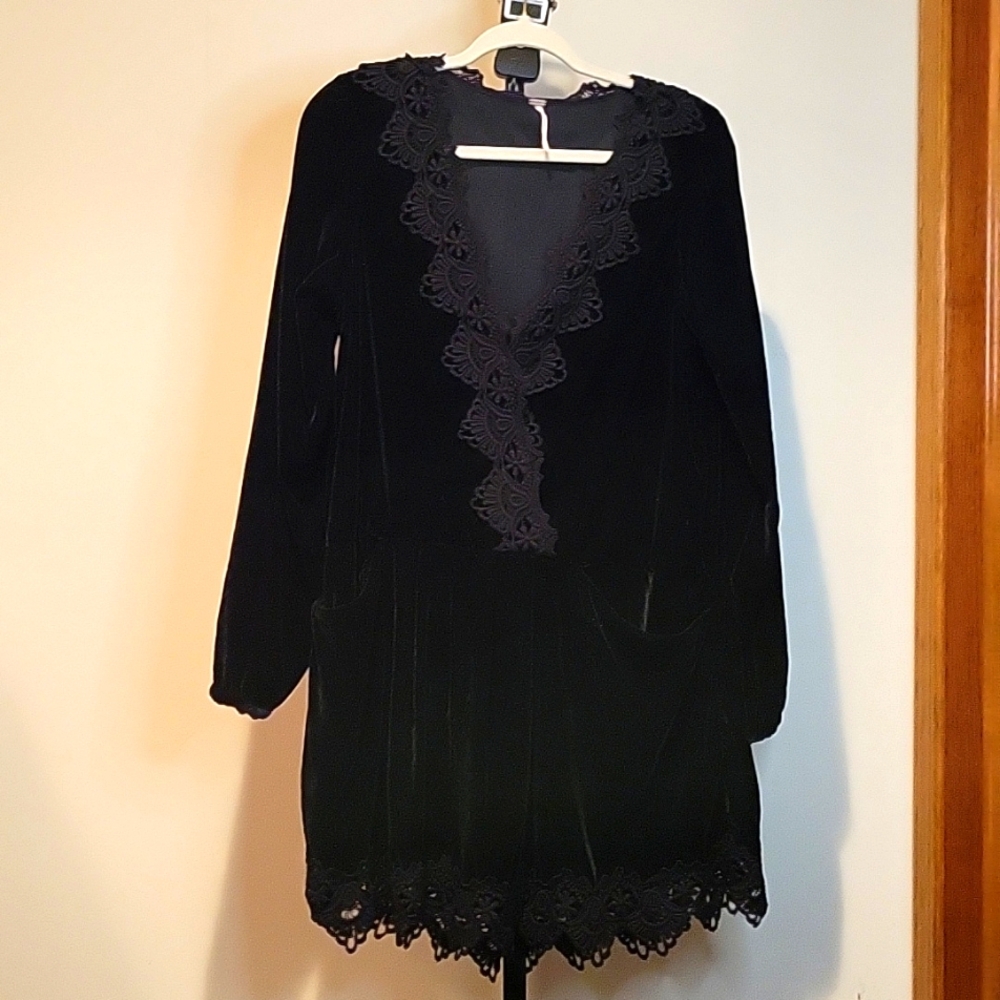 FREE PEOPLE Premiere Velvet Dreams Black Lace Trim Tunic Dress size Medium
